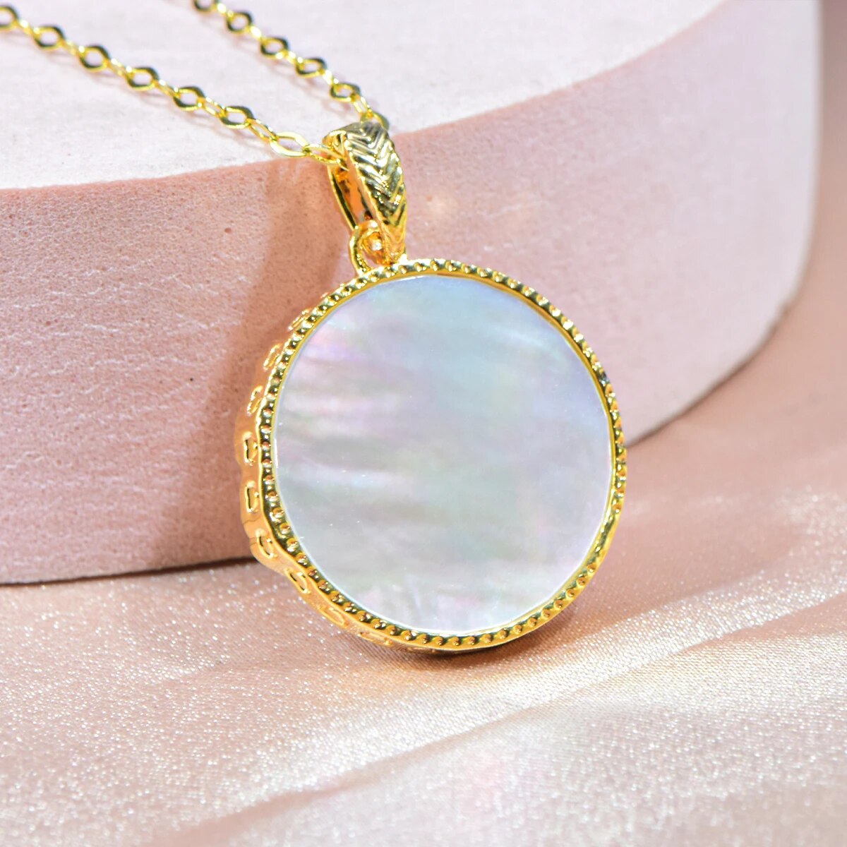 18k Gold Pendant Au750 Heart Shaped Zircon Round Angel Pendant Pendants for Wom image 4