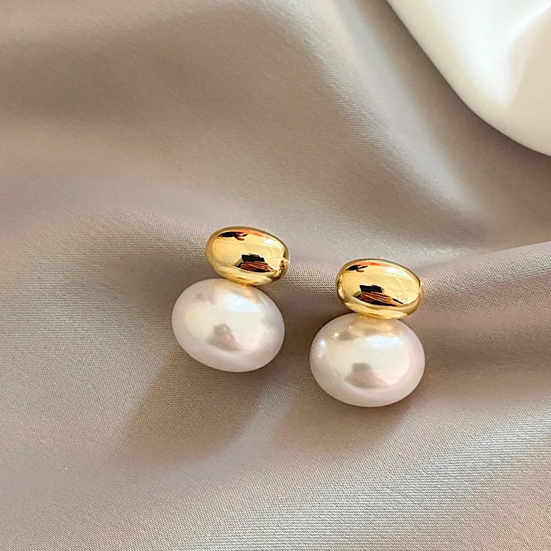2023 New French Elegant Gold Color Bean Spliced Flat Pearl Earrings for Korean image 10