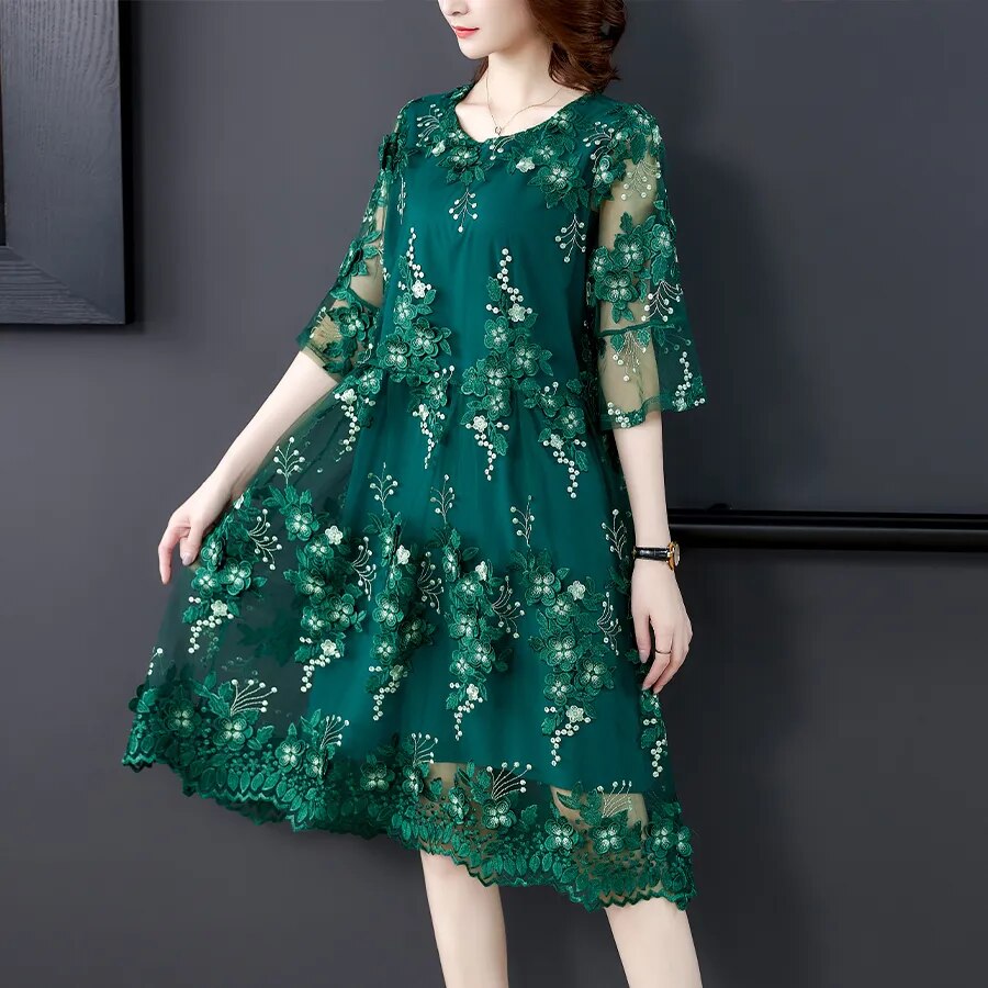 Large Size Mesh Embroidery Flower Dress Female 2022 New Summer High-End Tempera image 5