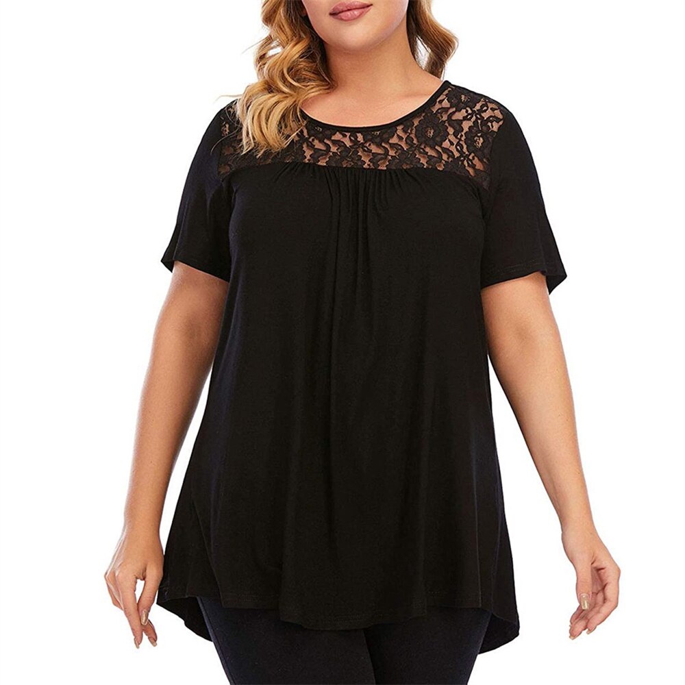 Camiseta de manga corta con pecho arrugado y retazos de encaje con cuello redondo y holgada de talla grande