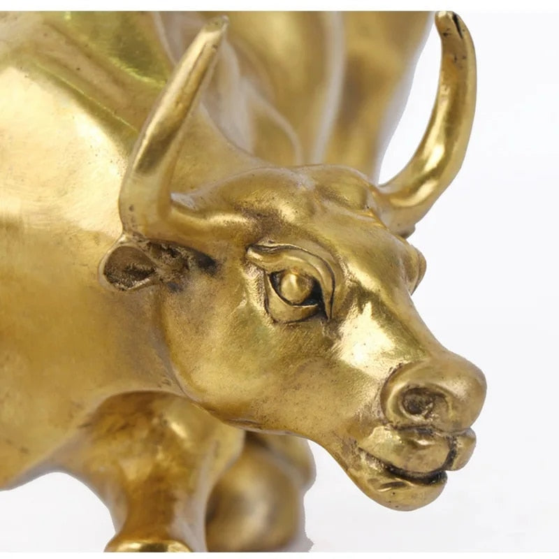 Wall Street Copper Fierce Bull OX Statue Golden Metal Sculpture Charging Stock image 7