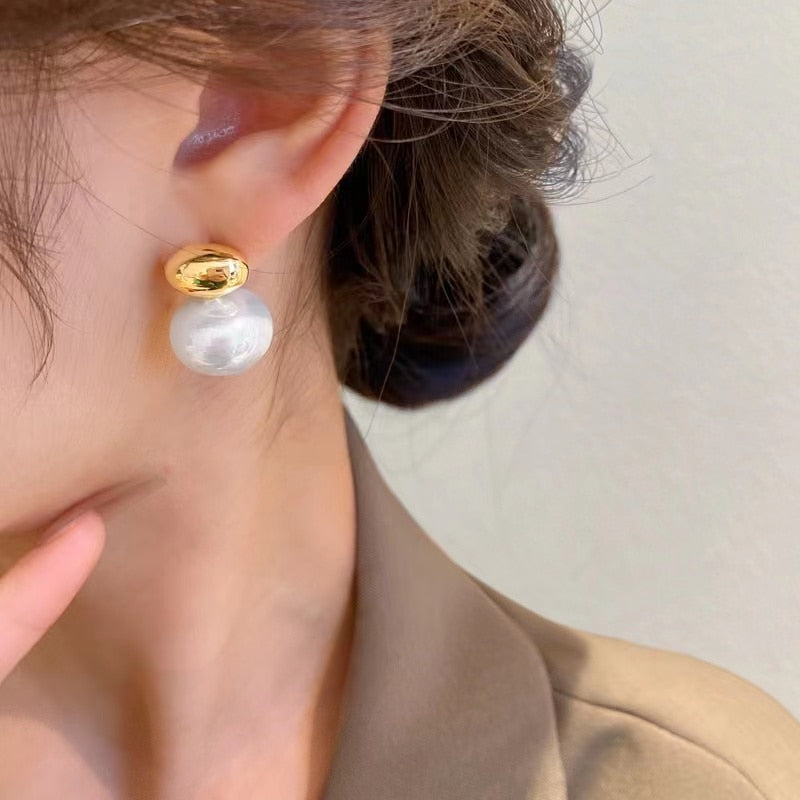 2023 New French Elegant Gold Color Bean Spliced Flat Pearl Earrings for Korean image 11