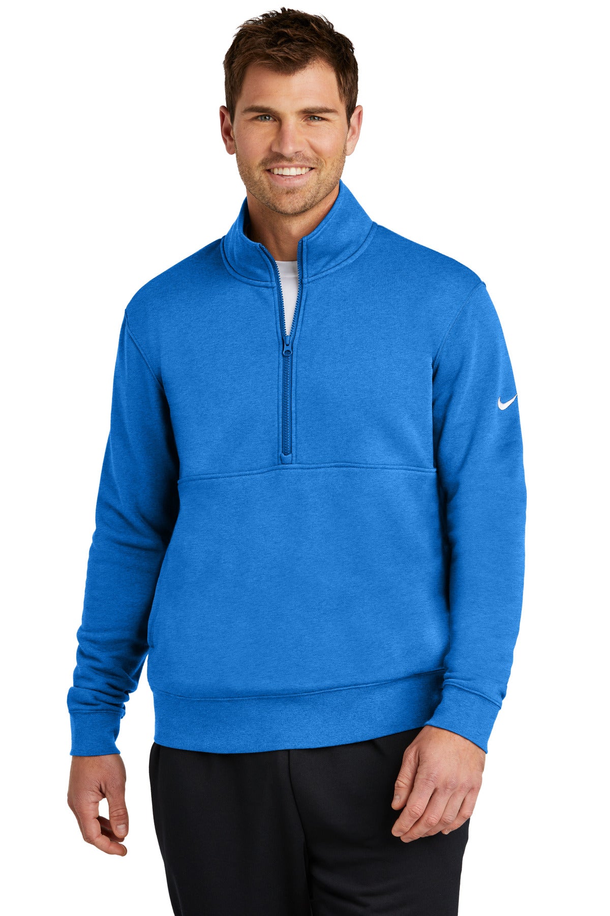 جاكيت Nike Club Fleece بأكمام بسحاب نصفي وشعار NKDX6718
