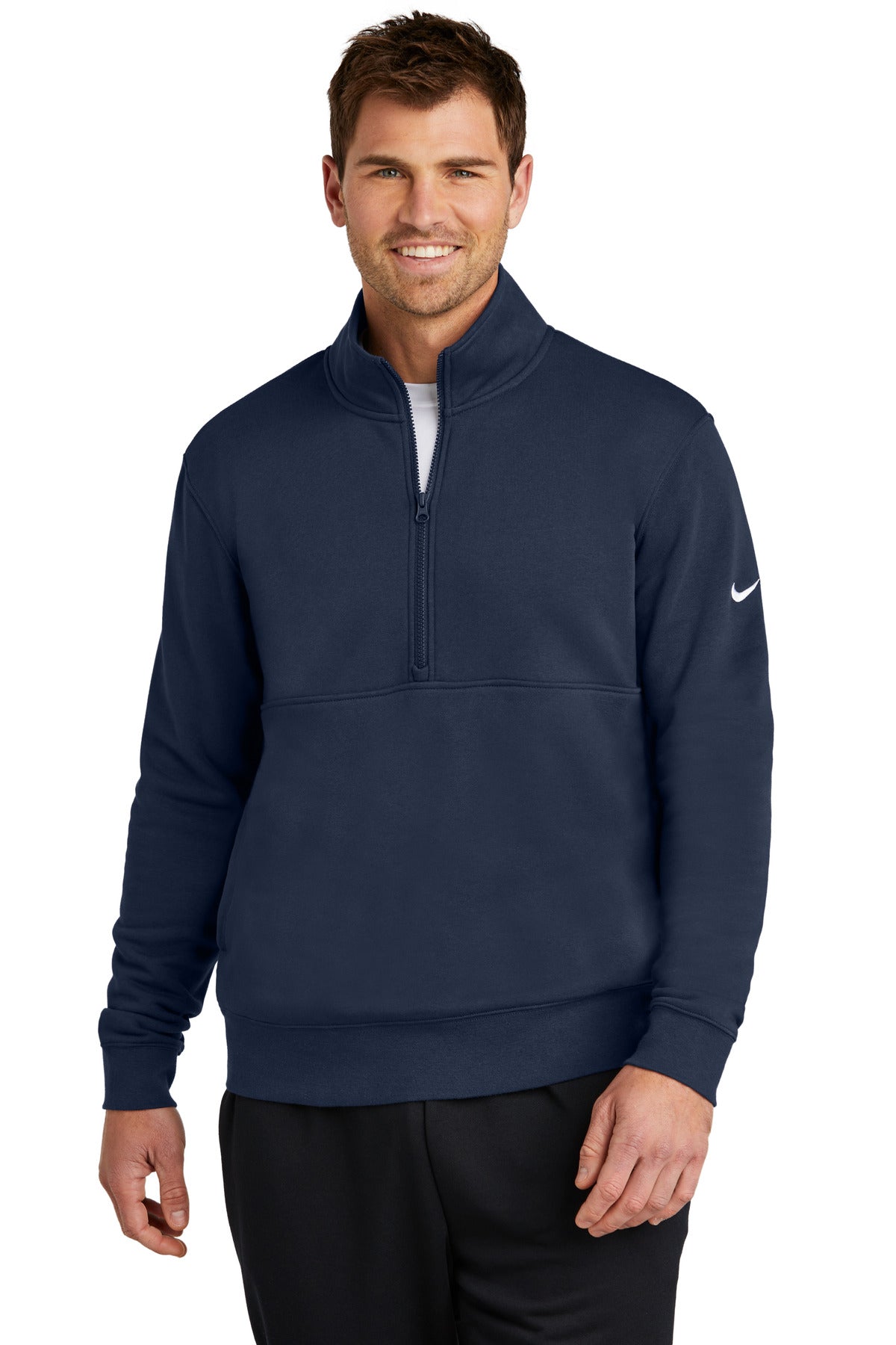 جاكيت Nike Club Fleece بأكمام بسحاب نصفي وشعار NKDX6718
