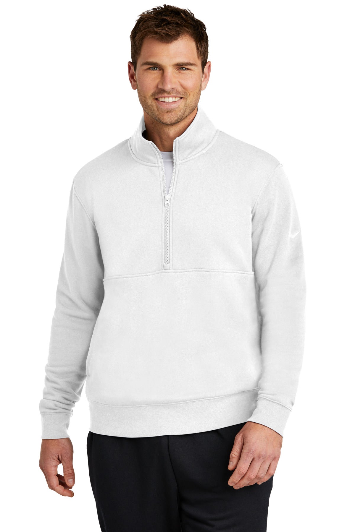 جاكيت Nike Club Fleece بأكمام بسحاب نصفي وشعار NKDX6718