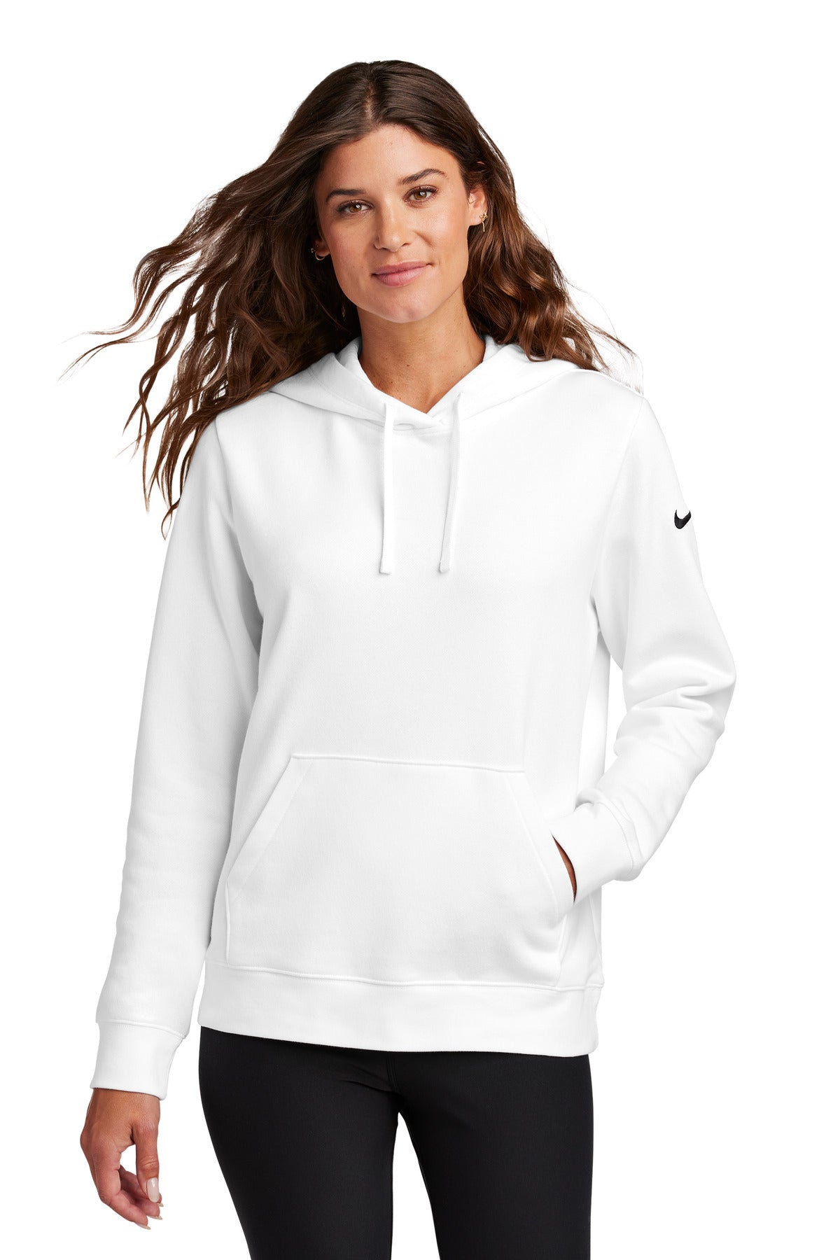 هودي NKFD9889 من Nike للنساء بأكمام من الصوف وشعار Swoosh