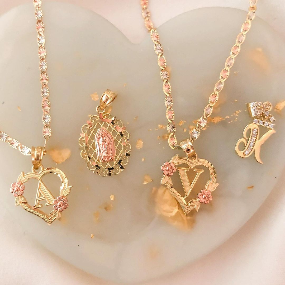 GOLD PLATED CUSTOMIZED HEART FLOWER INITIAL LETTER PENDANT WITH FIGARO CHAIN 24 image 3