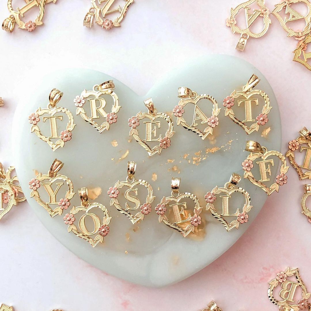 GOLD PLATED CUSTOMIZED HEART FLOWER INITIAL LETTER PENDANT WITH FIGARO CHAIN 24 image 2