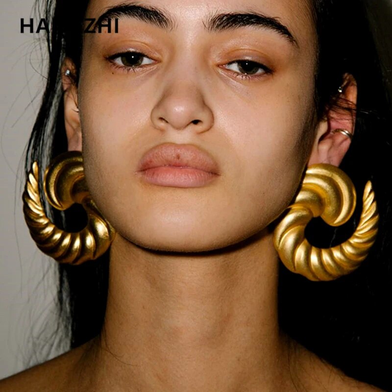 HangZhi New Design Cowhorn Vortex Stud Earring Geometric Gold Sliver Color Spir image 1