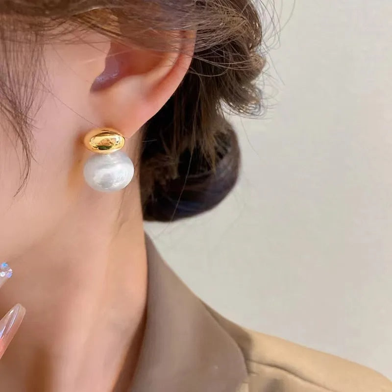 2023 New French Elegant Gold Color Bean Spliced Flat Pearl Earrings for Korean image 13