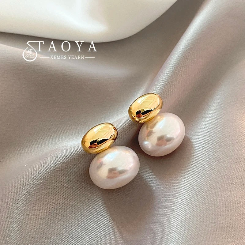 2023 New French Elegant Gold Color Bean Spliced Flat Pearl Earrings for Korean image 0