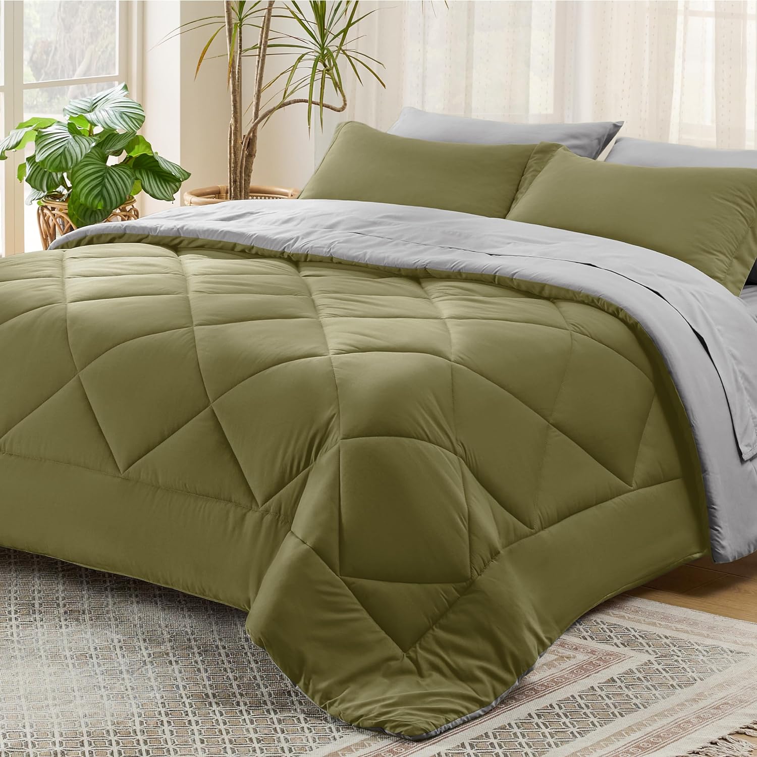 Bedsure Comforter Set - Reversible Queen Bed in a Bag with Comforters, Sheets,  image 4