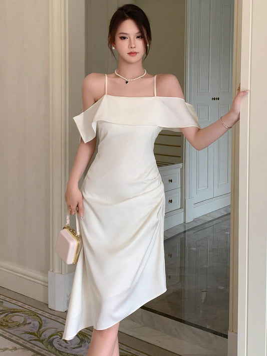 Vestido asimétrico con hombros descubiertos y ribete de volantes DAZY