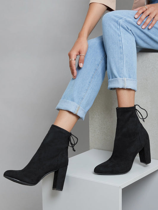 Botines de ante sintético con nudo y cordones