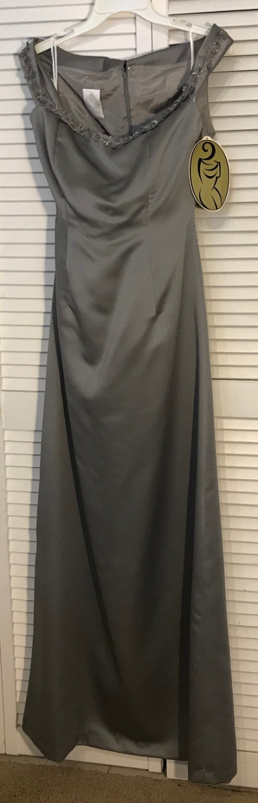 Watters & Watters Women Satin Gray Silver Lace Sleeveless Full-Length Size 4 image 0
