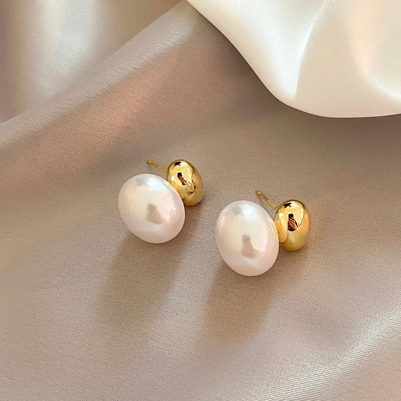 2023 New French Elegant Gold Color Bean Spliced Flat Pearl Earrings for Korean image 12