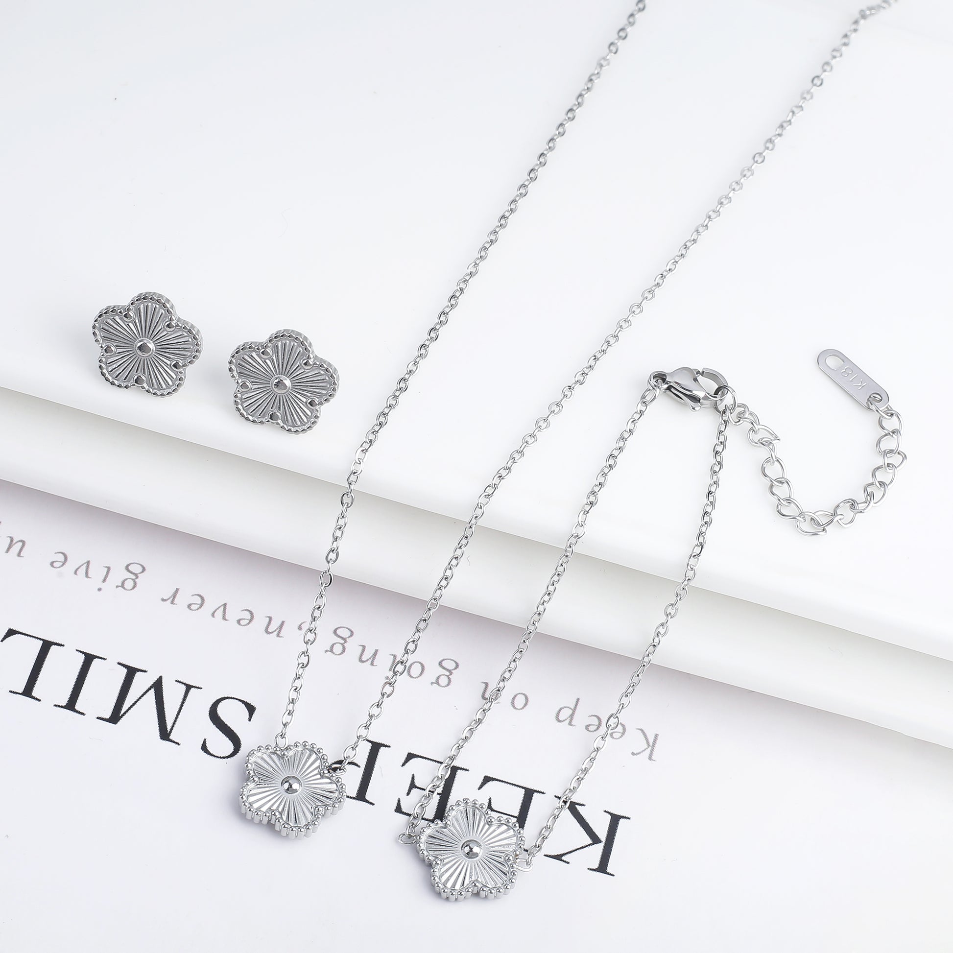 3Pcs 18k Gold-Plated Five-Leaf Flower Necklace Earrings Bracelet Jewelry Set Fo image 13