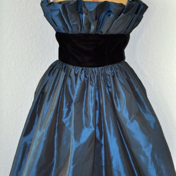 Victor Costa Women Satin Black Folding-Bust-Line Sleeveless Full-Length Size 6 image 2