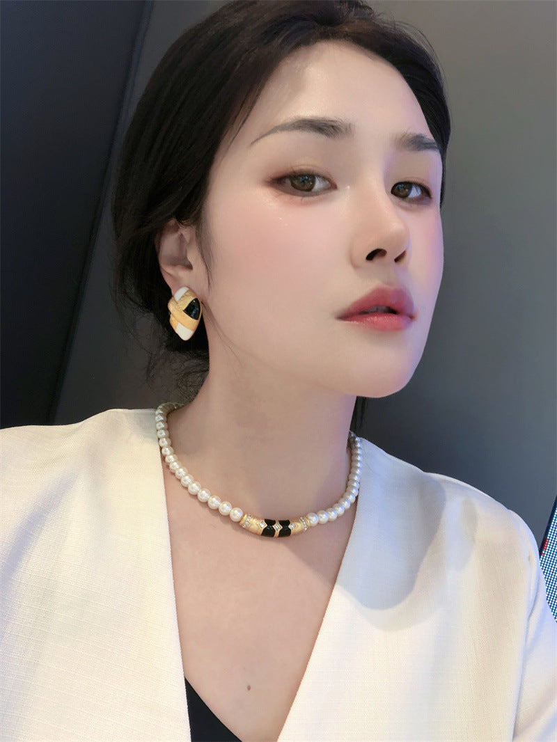 Vintag Plating 24 K Gold Black and White Pearl Necklace Exaggerated Retro Earri image 4