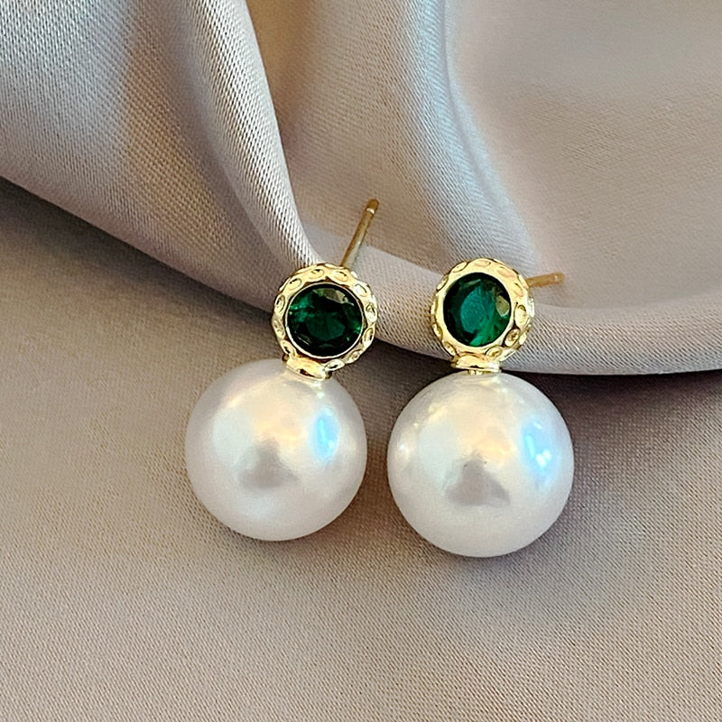 2023 New French Elegant Gold Color Bean Spliced Flat Pearl Earrings for Korean image 1