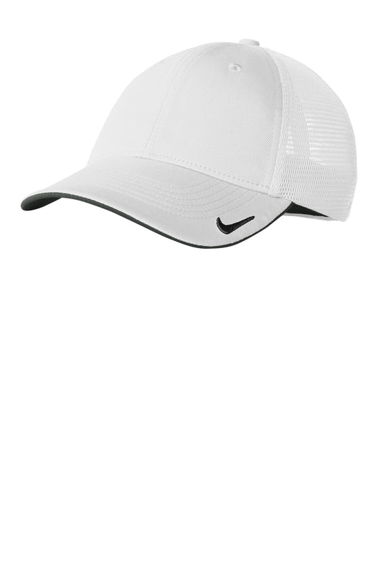 Gorra Nike con espalda de malla elástica y ajustada NKFB6448