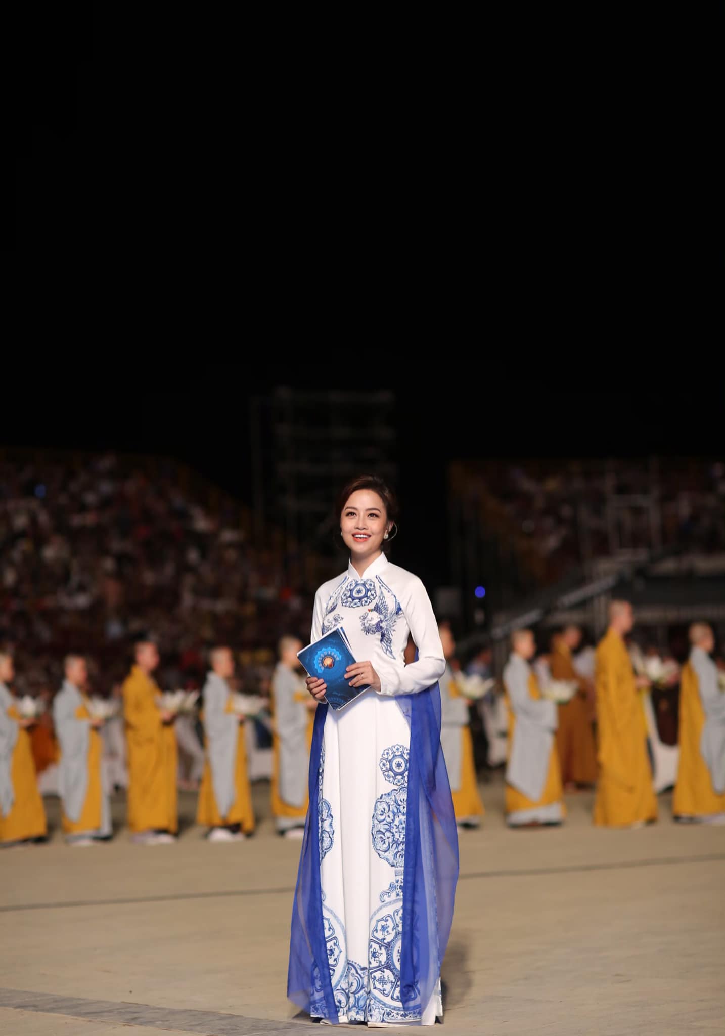 Customized Blue And White Porcelain Women Aodai Vetnam Clothing Long Cheongsam  image 5