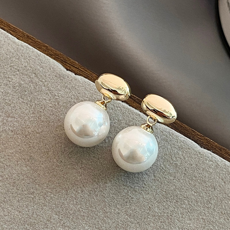 2023 New French Elegant Gold Color Bean Spliced Flat Pearl Earrings for Korean image 9