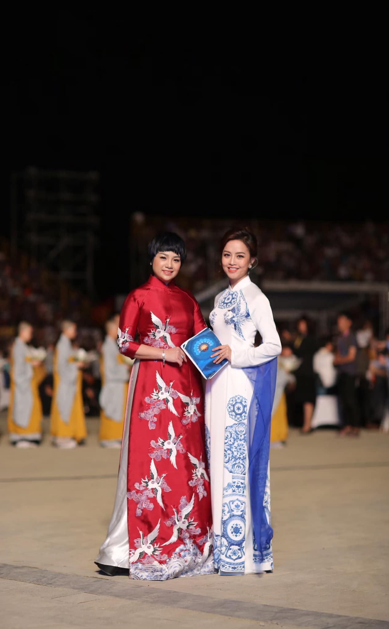 Customized Blue And White Porcelain Women Aodai Vetnam Clothing Long Cheongsam  image 3